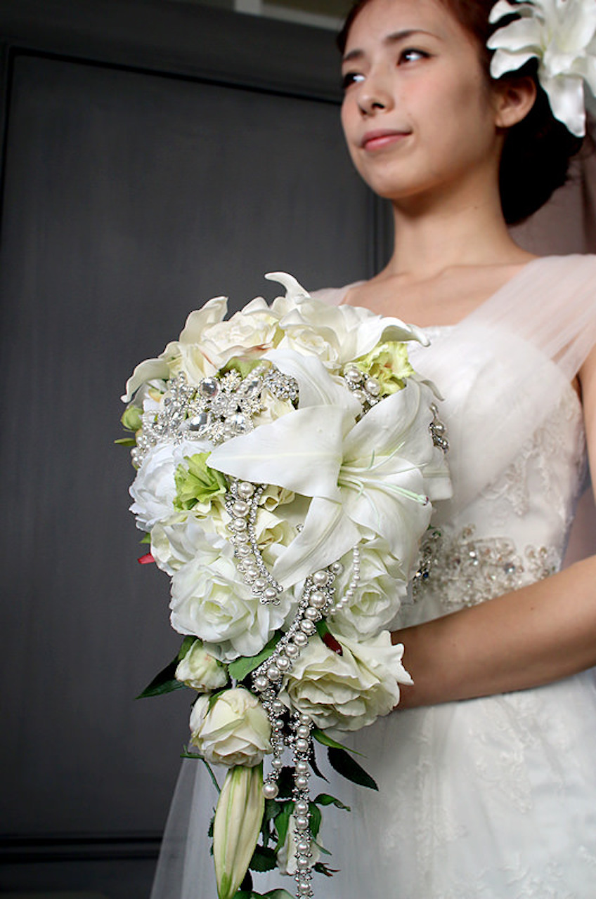 キャスケードタイプのブローチブーケ