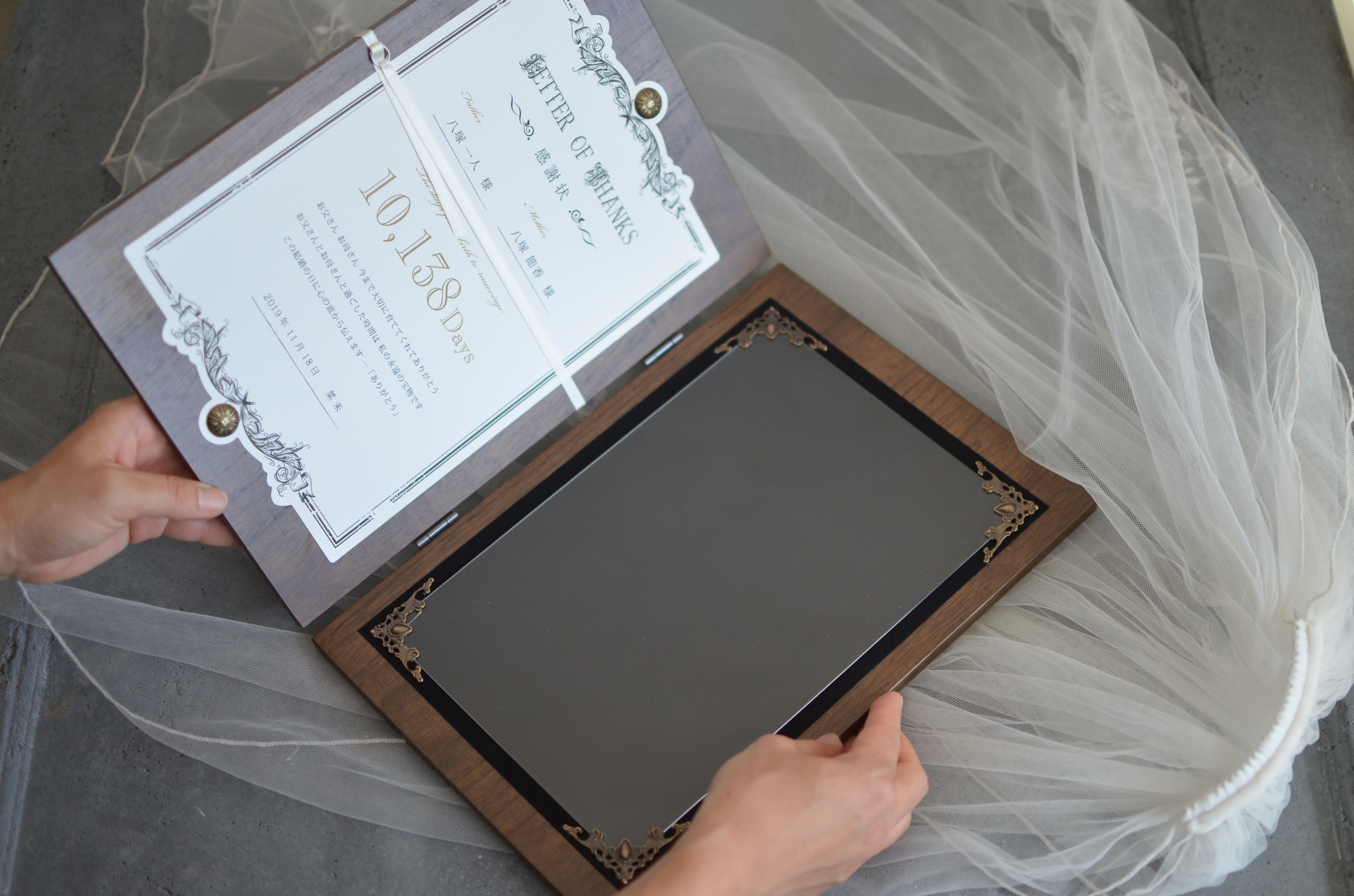 木製ブックの子育て感謝状のアルバムイメージ