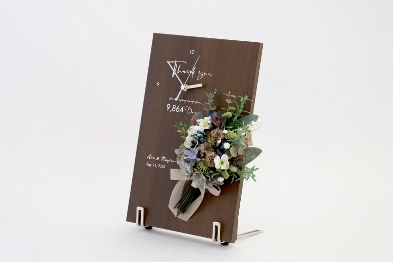 傘寿 米寿 卒寿に人気のミニブーケの花時計の斜めイメージ