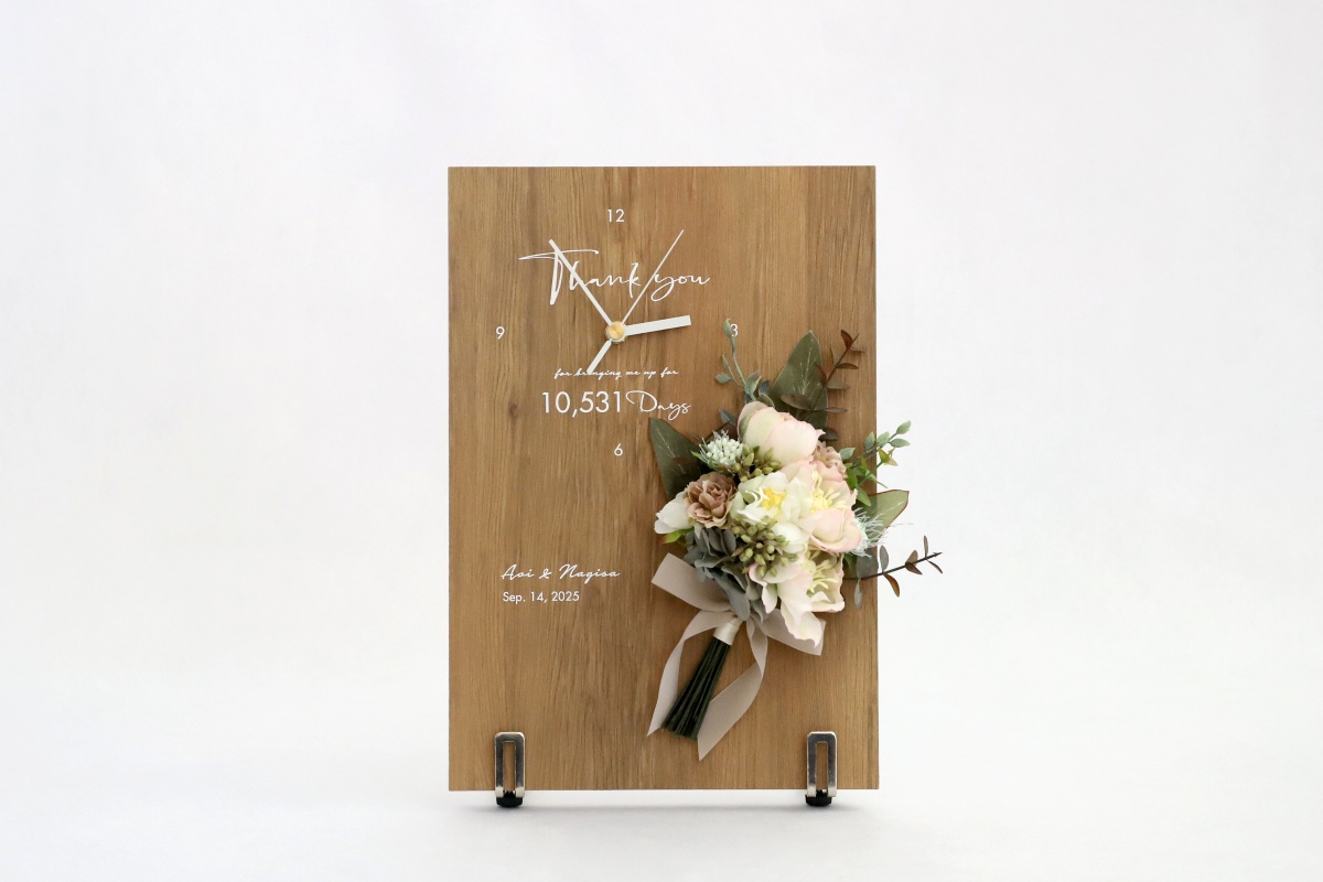 結婚や創立周年イベントの記念品におすすめのブーケの花時計の正面イメージ