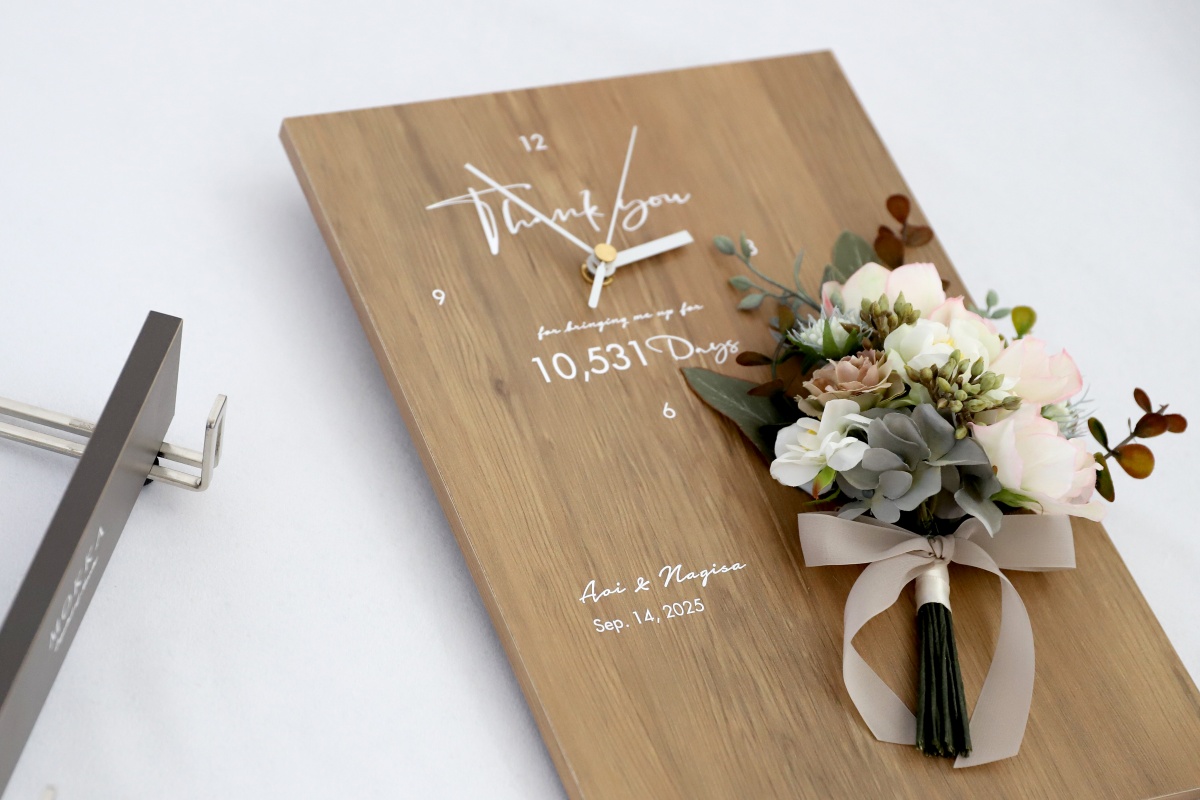 結婚記念品のブーケの花時計の印字例イメージ