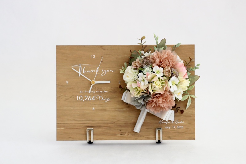 結婚式のご両親のプレゼントに木製パネルとブーケの花時計／ナチュラル・バーチ