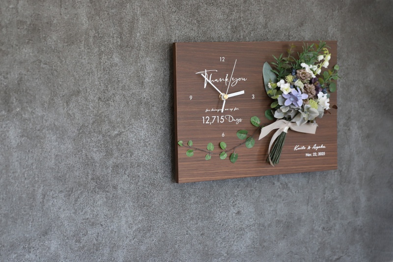 結婚式で両親へプレゼントした三連式の花時計の壁掛けイメージ