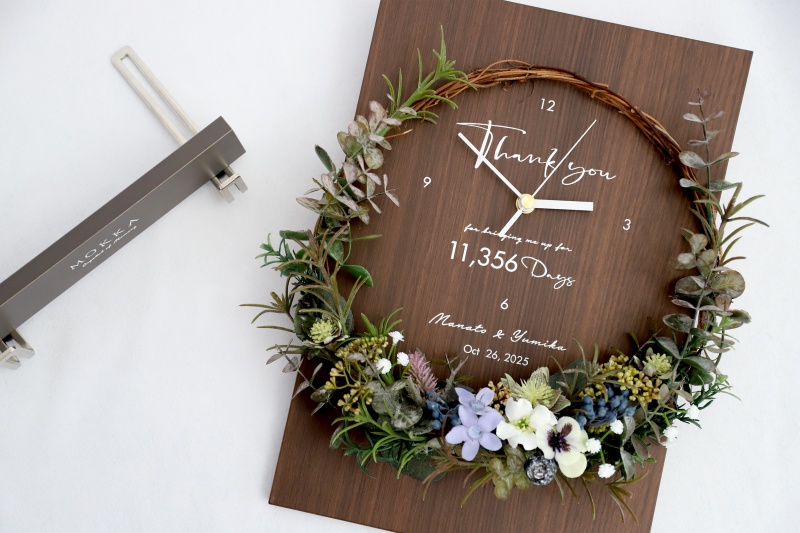 結婚祝いの花時計と専用スタンドのイメージ