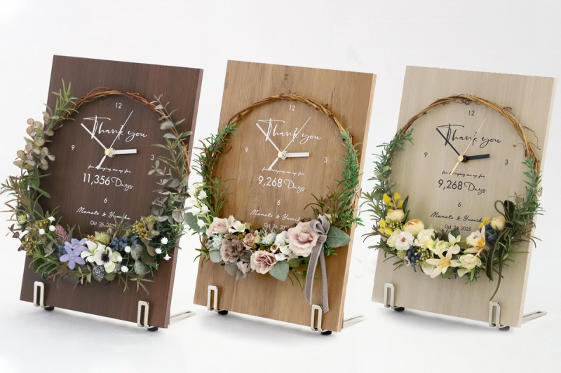 結婚記念日のプレゼントにおすすめの木製パネルとリースの花時計／カラー展開イメージ